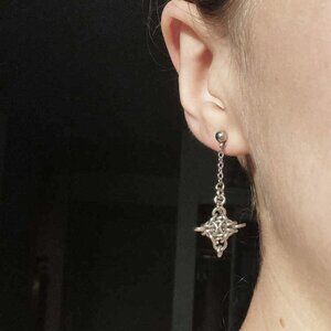 Vintage dangly silver star earrings